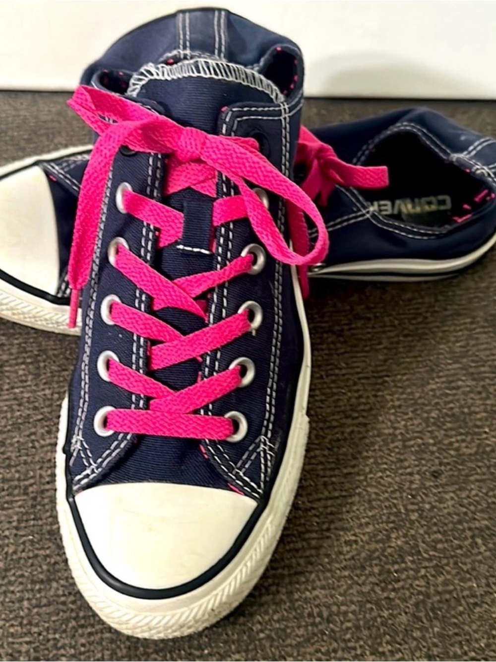 Converse Navy Sneakers w/ Bright Pink Laces (with white laces as well) size 8W